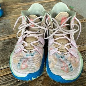 Nike Kyrie Irving 7 GS 1 world 1 people regal pink and tan sneakers size 43